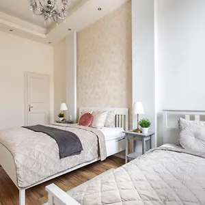 luxurious-central-apartment-in-liszt-ferenc-square.inbudapesthotels.com/